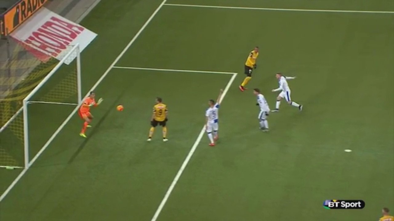 this goalkeeper cant b serious
