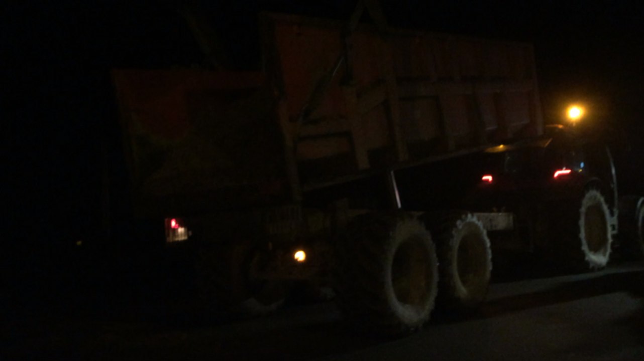 Les agriculteurs bloquent la base Intermarché