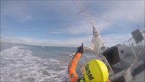 SNSM Cap d'Agde: Intervention sur un voilier de 7.50m échoué secteur marseillan-plage.