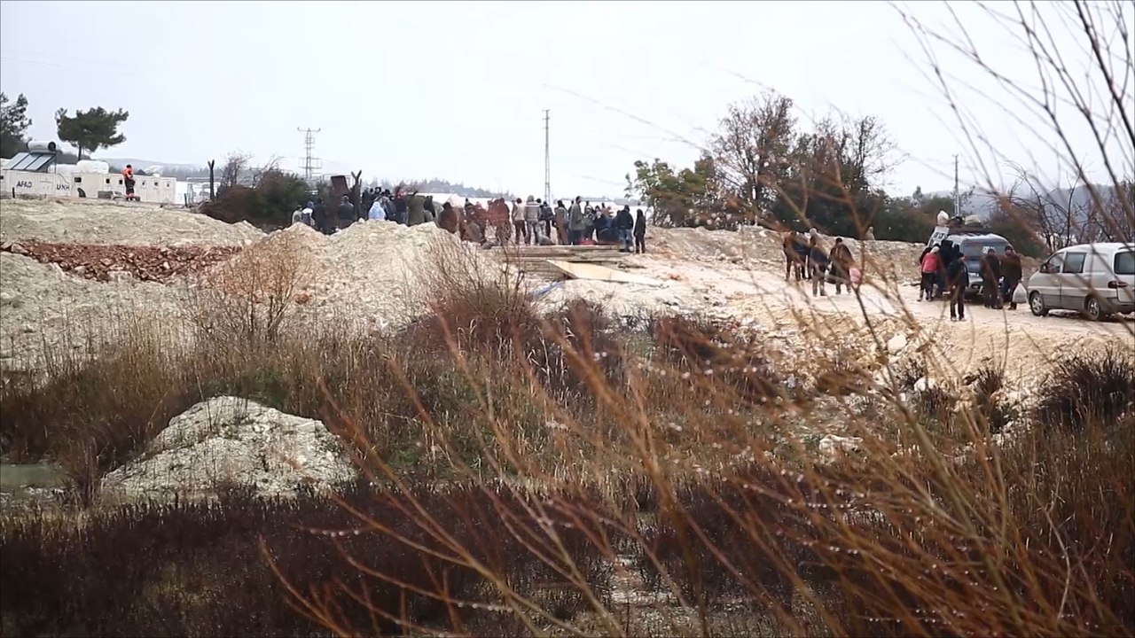 ازدياد أعداد النازحين من حلب بسبب القصف الروسي
