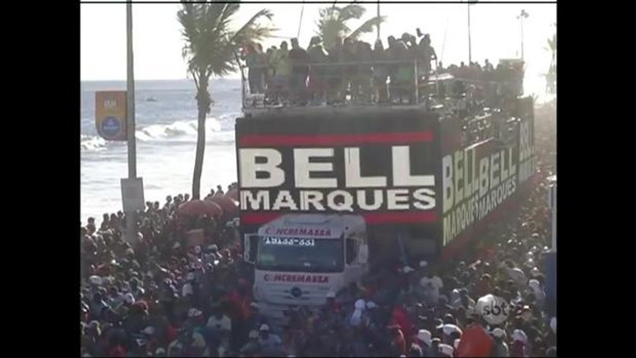 Ivete Sangalo e Bell Marques agitam os foliões em Salvador