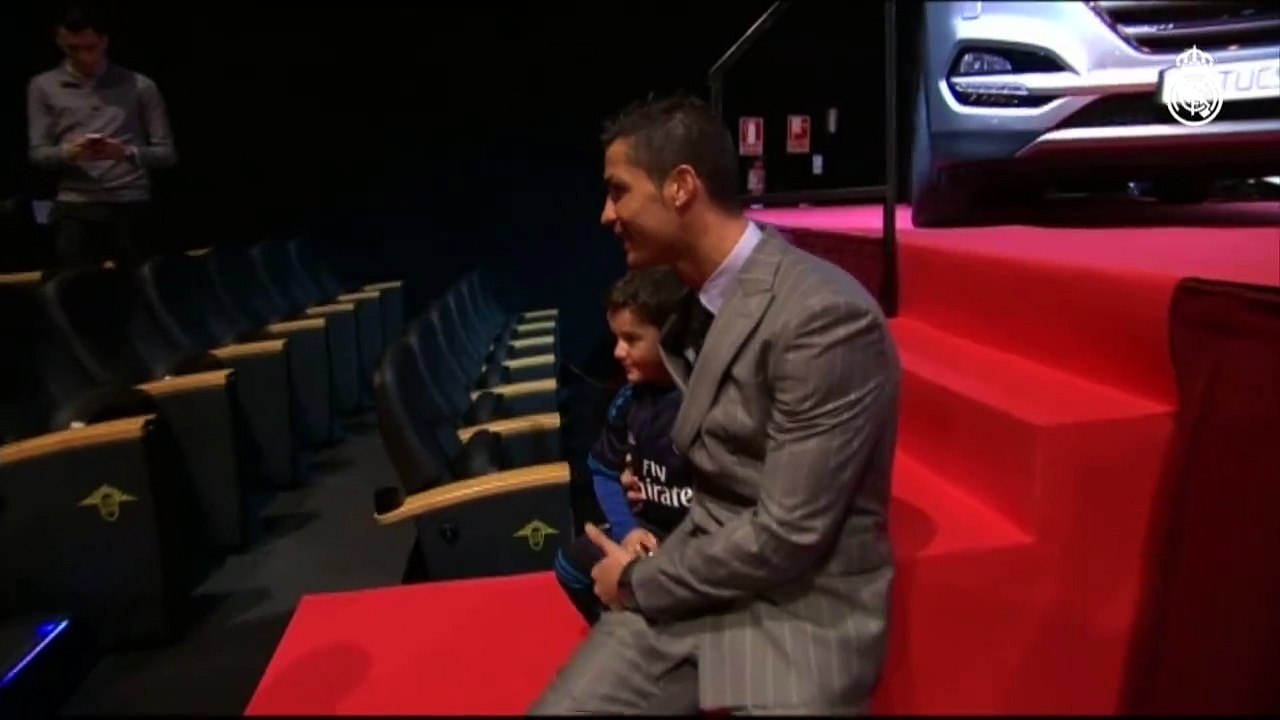 Cristiano Ronaldo collect his 2014-15 Pichichi Trophy! - Real Madrid C.F