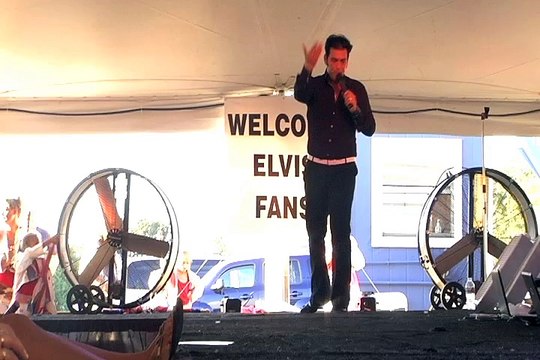 Franz Goovaerts sings 'Elvis Medley' Elvis Week 2010