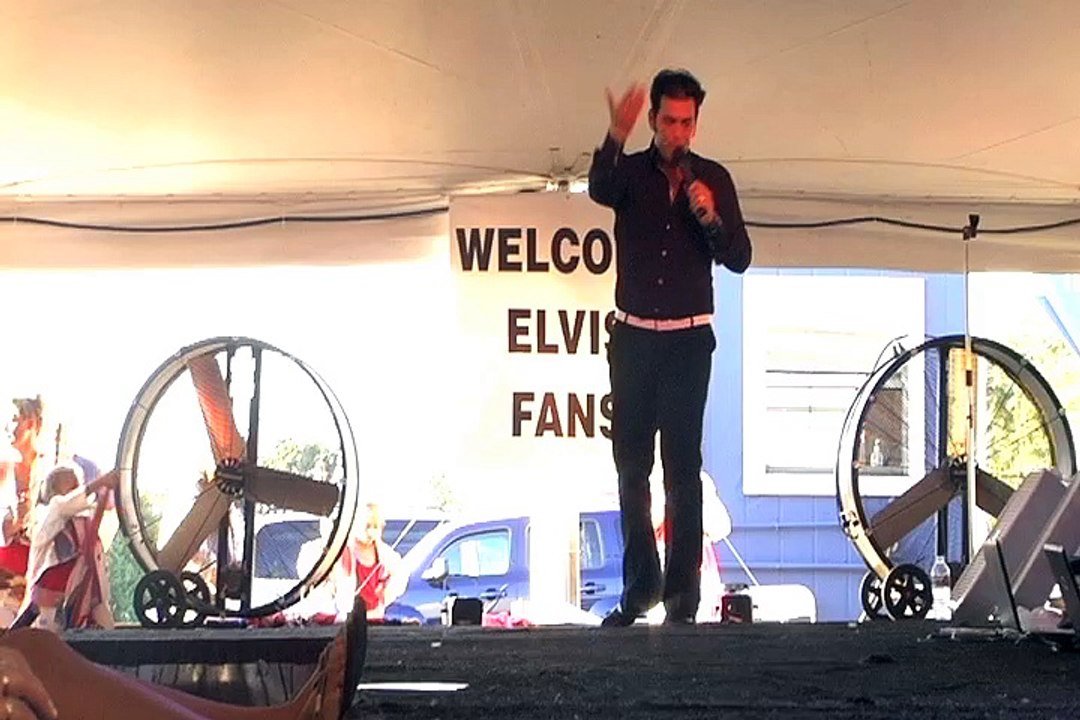 Franz Goovaerts sings 'Elvis Medley' Elvis Week 2010