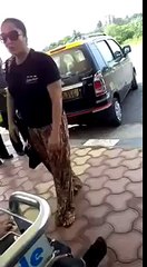 Husband kick his Wife when caught red handed at Goa airport with Girlfriend