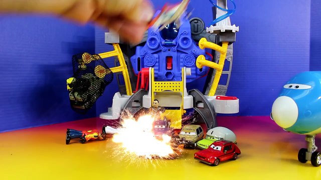 Disney Pixar Cars Army Car Lightning McQueen Army Mater Go On Mission With Planes Dusty Cr