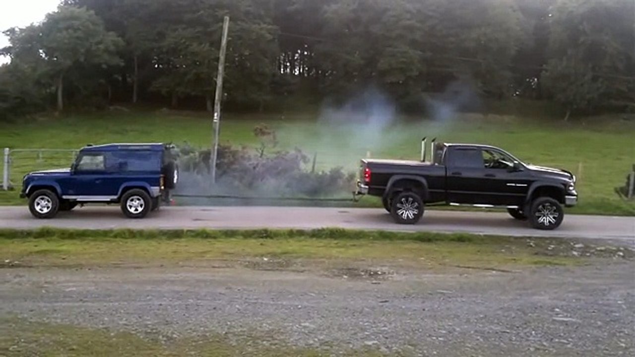 Автомобили, кто сильнее- Land Rover Defender 90 vs Dodge Ram 3500