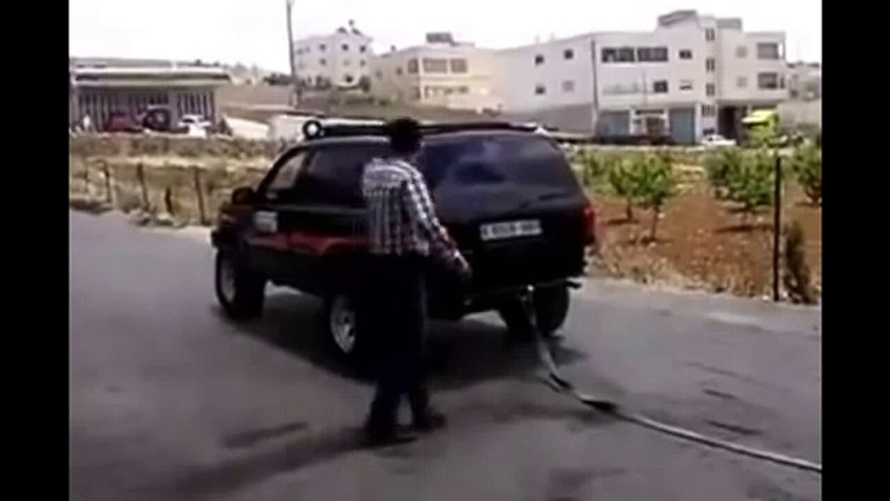 Автомобили, кто сильнее- Land Rover vs Jeep