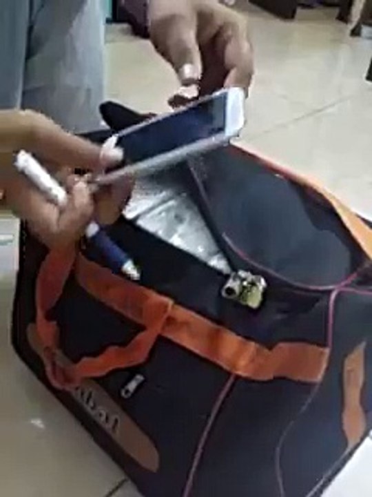 How your luggage stolen at Airport ? A Pakistani Man Found Out that way
