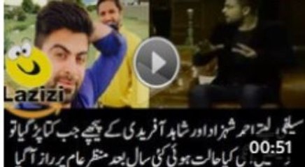 Descargar video: A Dog Came When Shahid Afridi and Ahmed Shehzad Was Taking Selfie