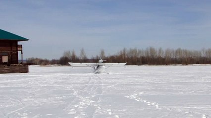 Взлёт гидросамолёта-амфибии Че-24 на лыжах