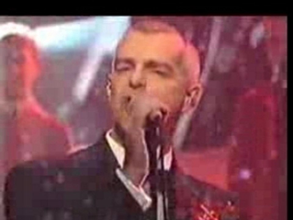 Pet Shop Boys - It Doesn't Often Snow At Xmas (Live 2000)
