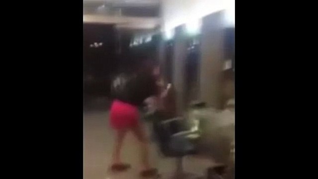 Девушке не понравилась прическа, жесть!!