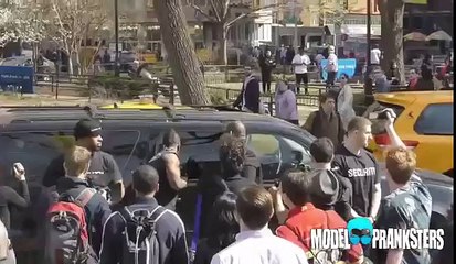 Yüz vermeyen kızı trolleyen adam