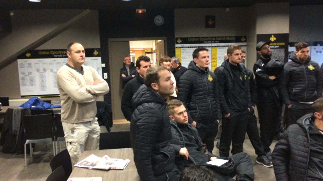 Les joueurs de l'US Saint-Malo juste avant leur départ pour Guingamp