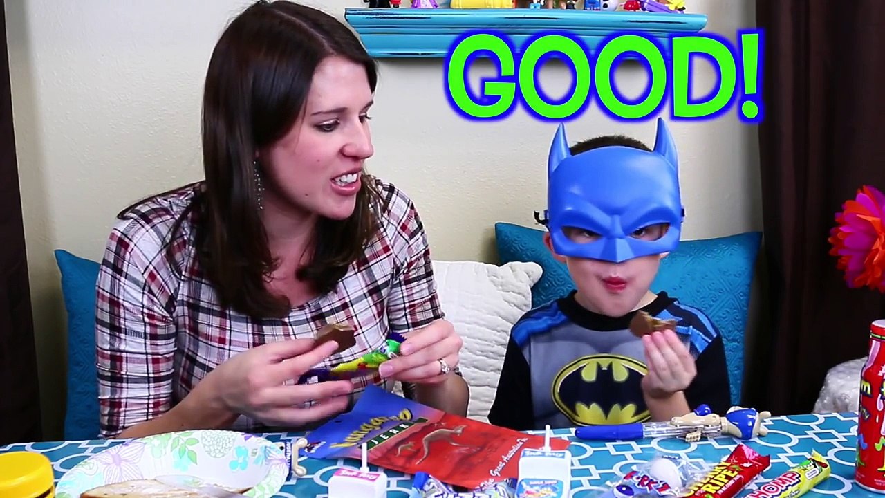 HALLOWEEN CANDY HAUL taste test tuesday - Spooky Jelly belly pet tarantula & cockroach, to