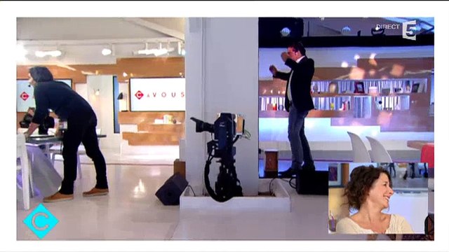 Absent, Matthieu Noël se moque quand même de Patrick Cohen dans C à Vous - Regardez