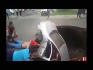 Dev çukura düşen kadın son anda böyle kurtarıldı