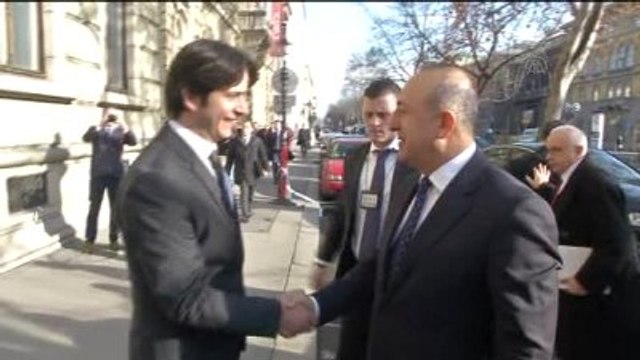 Çavuşoğlu, Yunus Emre Kültür Merkezi'ni Ziyaret Etti