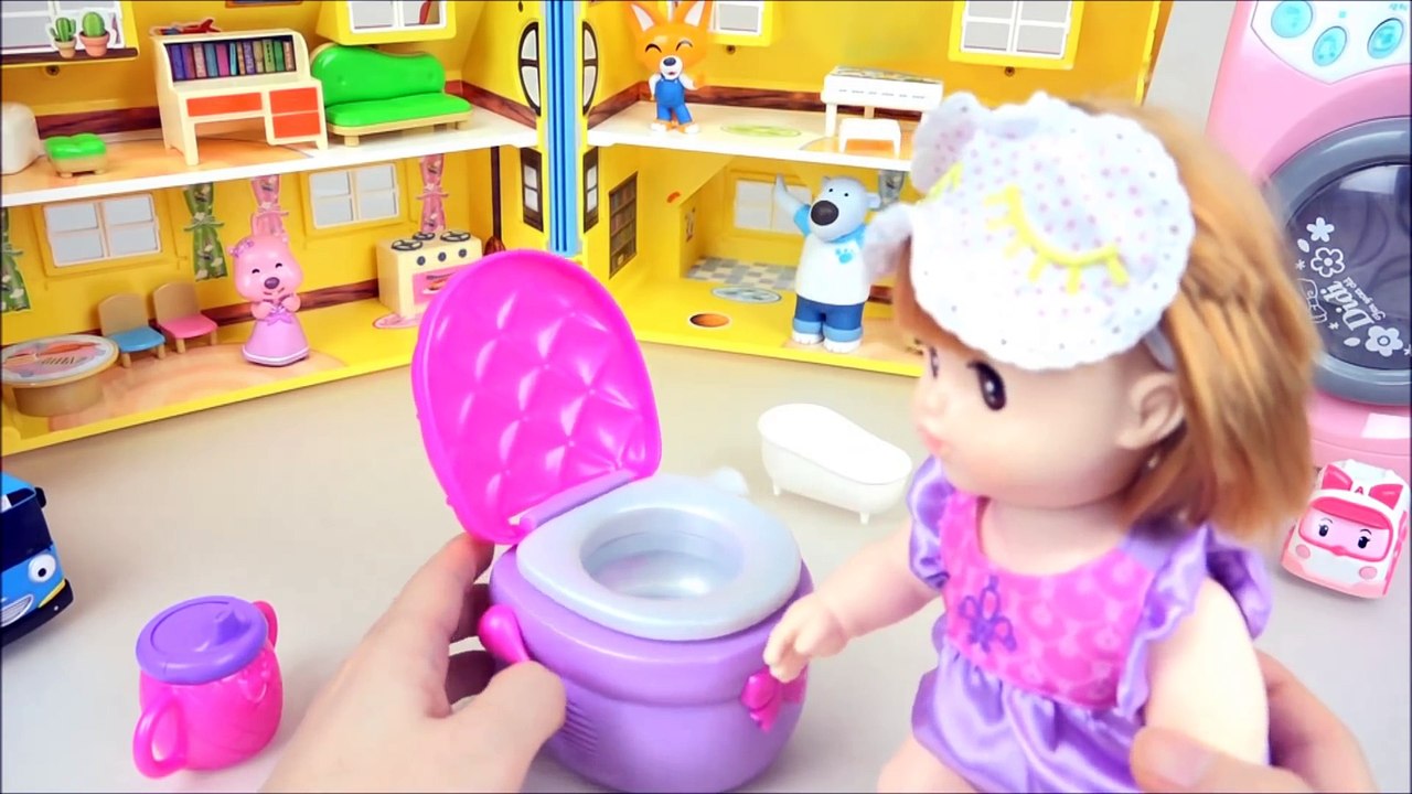 Baby doll poops & peeps on Toilet toy 콩순이 뽀로로 응가놀이 장난감 video Dailymotion