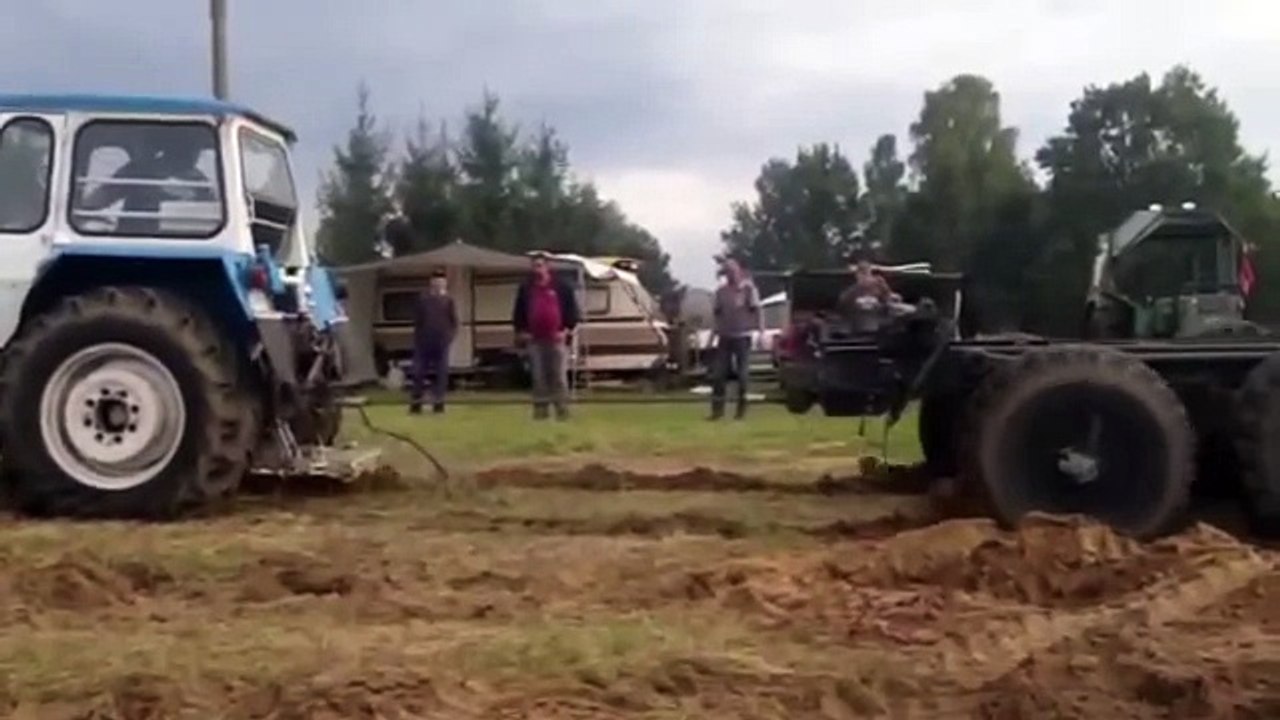 Перетягивание - Урал 375 vs Трактор Blasdorf 2014, кто сильнее-