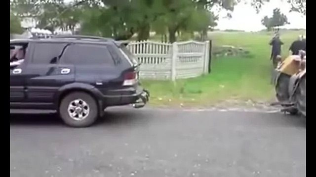 Кто сильнее- Авто SsangYong Musso vs Трактор