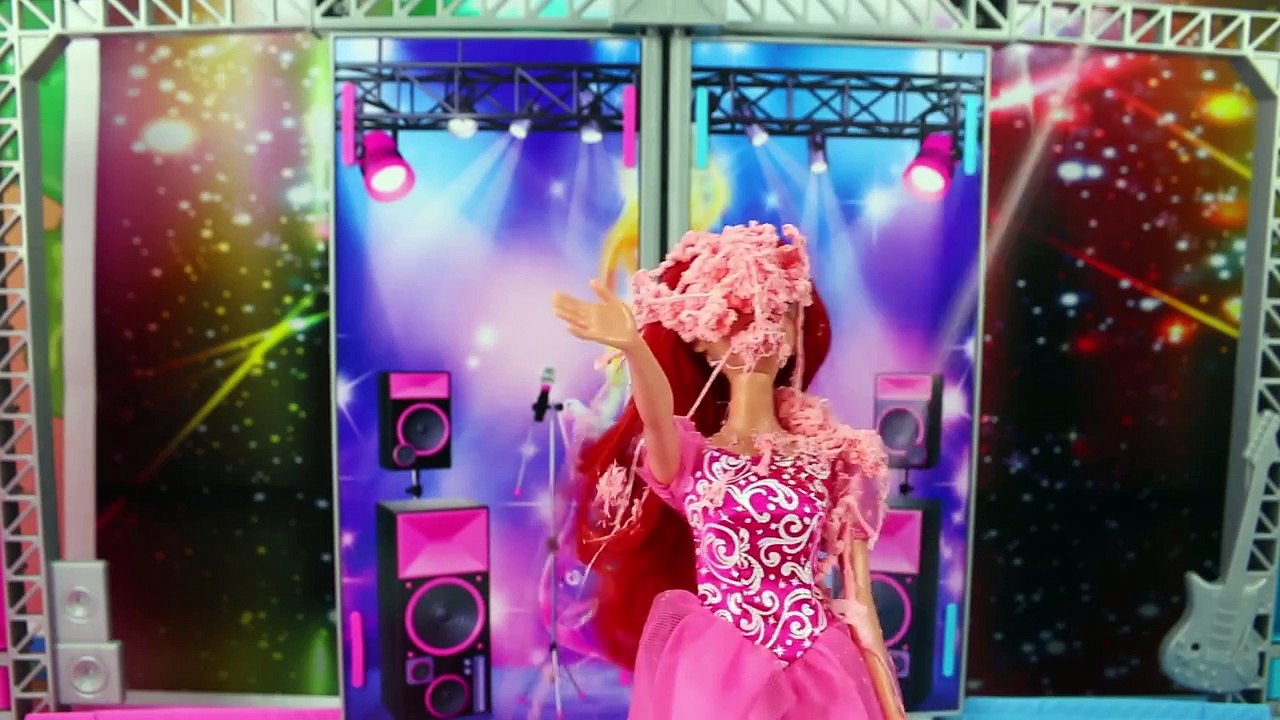 Disney Princesses Attacked with Descendants Ben, Elsa, Belle, Ariel, Cinderella & Anna.