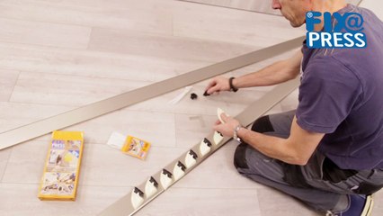 fix@press, l'outil indispensable pour le coller les plinthes.