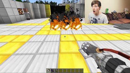 MY BROTHER PLAYS MINECRAFT