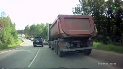 NEW Road Rage with Baseball Bat only in Russia 2013. Crazy Man attacking only in Russia 2013