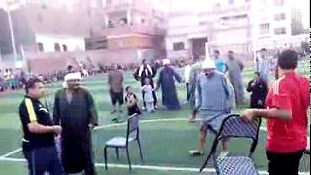 مسخرة والله لمه رجل يصير ولد صغير ههههههه