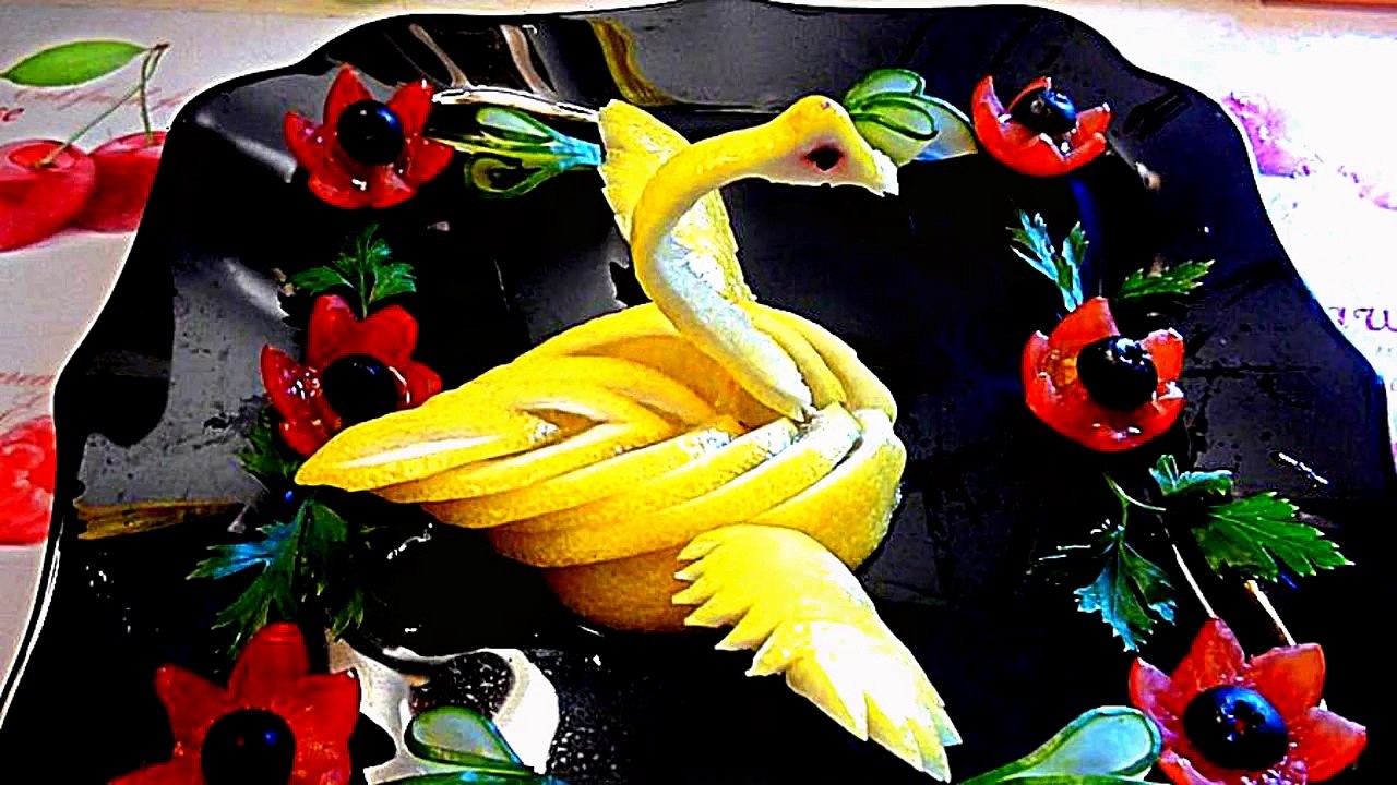 Птица из лимона. Украшения из лимона. Bird lemon. Decoration of lemon.