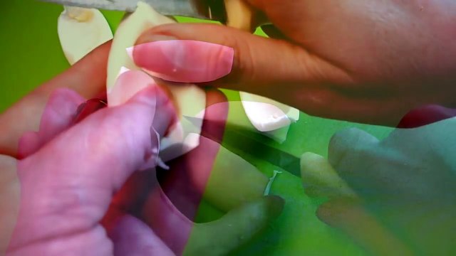 Украшения из яйца и помидор! Decoration of eggs and tomato!