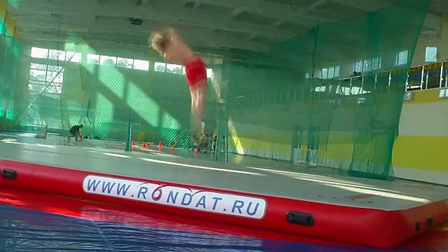 Vladivostok. Air Floor Tumbling - Акробатика на надувном ковре. Владивосток
