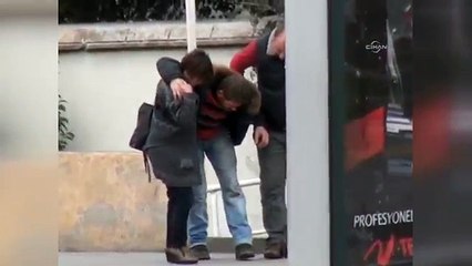 Dayak yiyen kadından kendisini döven adama şefkat dersi