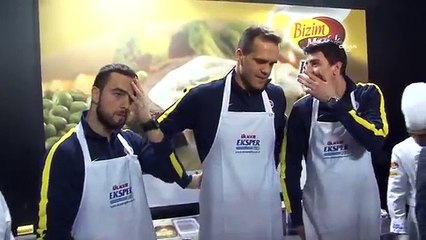 Fenerbahçeli basketbolcular, makarna pişirdi