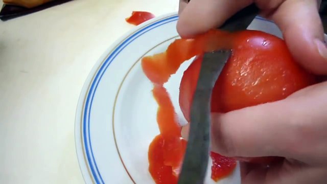 Роза из помидора. Украшения из овощей. Цветы из овощей. Carving tomato