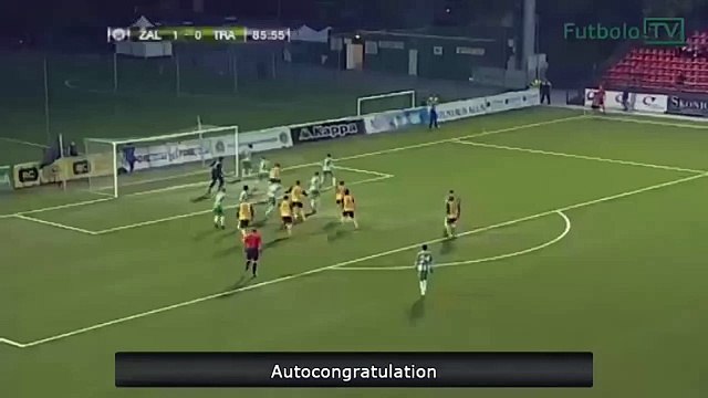 Прикольная реакция футболиста на забитый гол