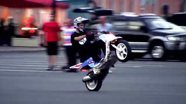 Акробатика на скутерах!