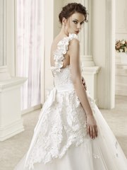 下载视频: Wholesale Three Dimensional Wedding Dress | 3D Flower Lace Wedding Dress | Nova Bella Bridal Nisantasi, Istanbul