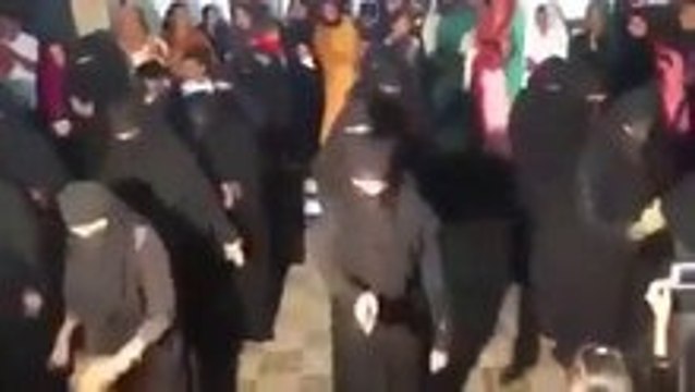 Watch What These Girls are Doing While they are Wearing Burqa