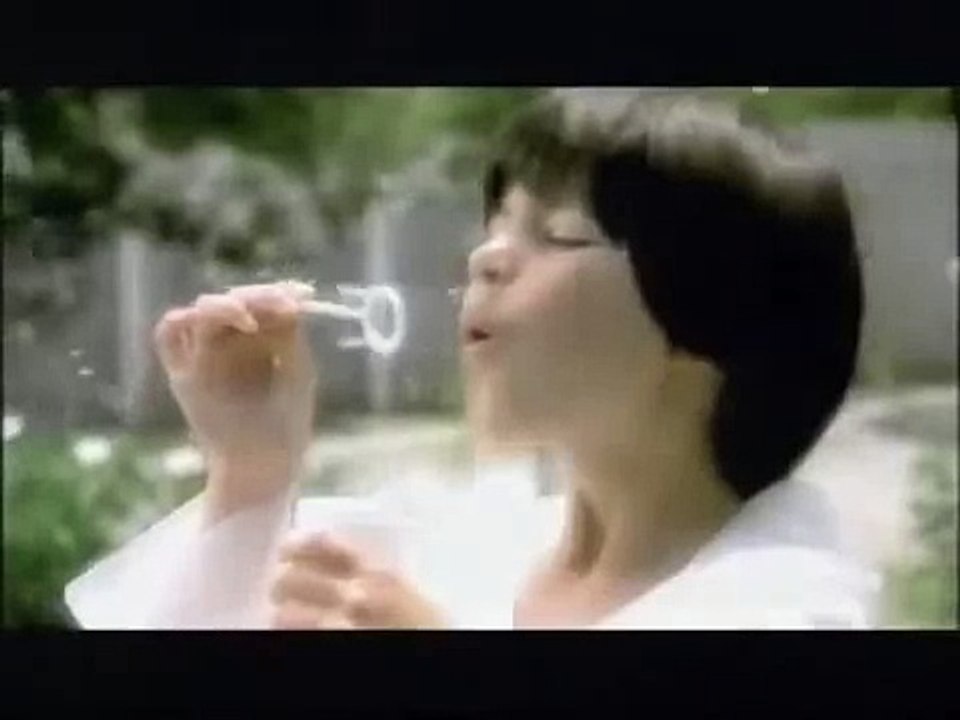 Музыка и видео из рекламы Toyota Yaris - It Defies Logic (1999)