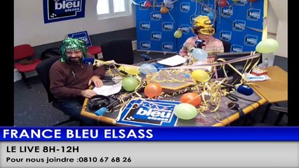 Jean-Michel Obrecht prépare avec Simone Morgenthaler des beignets traditionnels