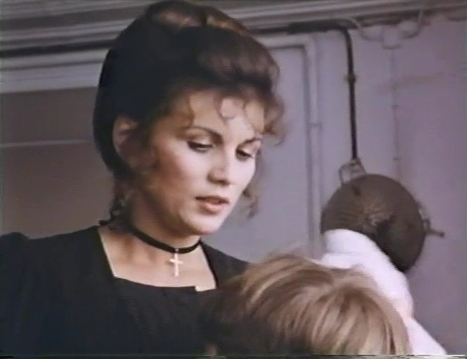 Qiz va yigit bir birlarini eshakda sikishadi