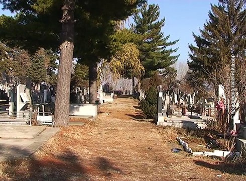 Uređenje grobnih mesta u Negotinu, 09. februar 2016. (RTV Bor)