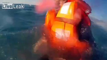 Turkish coast guards rescued a refugee in the last moment