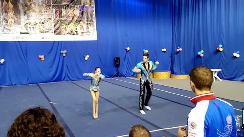 Виктория Аксенова акробатика