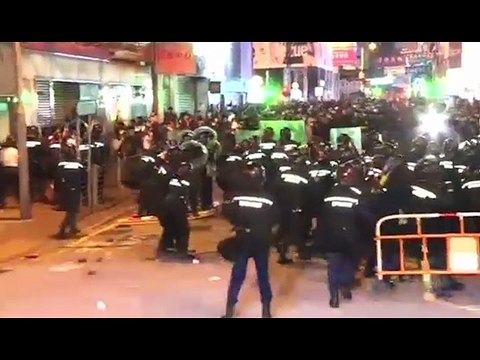 Émeutes d'une rare violence à Hong Kong pendant le Nouvel An chinois