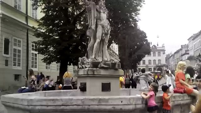 Памятник Фонтан ”Нептун” Львов. Площадь Рынок