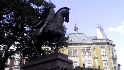 Памятник королю Данилу Галицкому во Львове